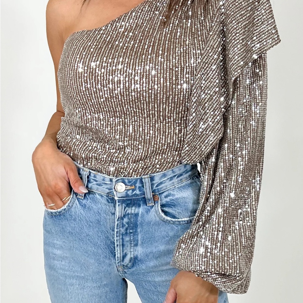 TALULAH Shimmering Silver One-Shoulder Blouse